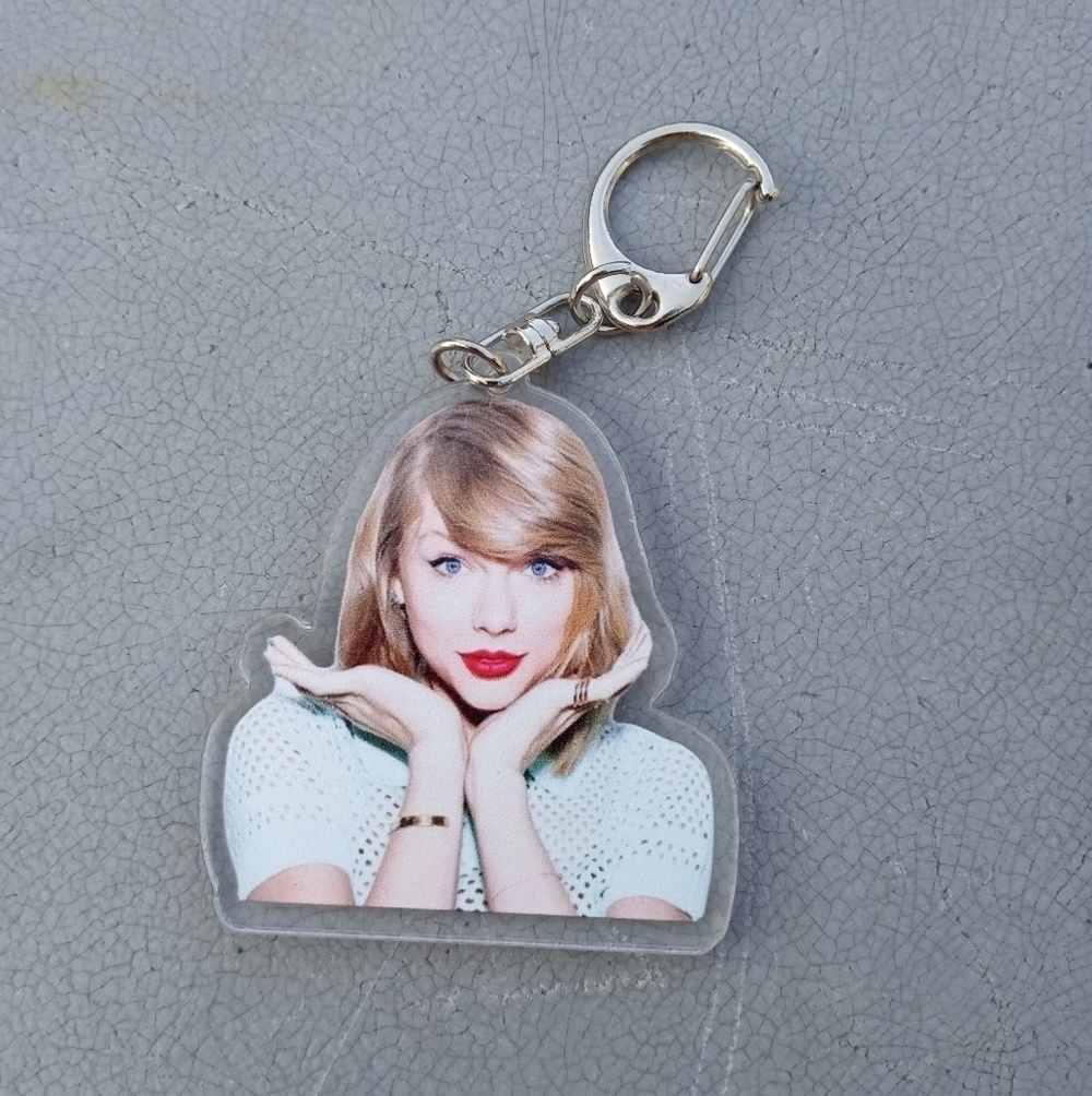 🆓 Free W/Purchase Taylor Swift Acrylic Charm Keychain NWT style 1